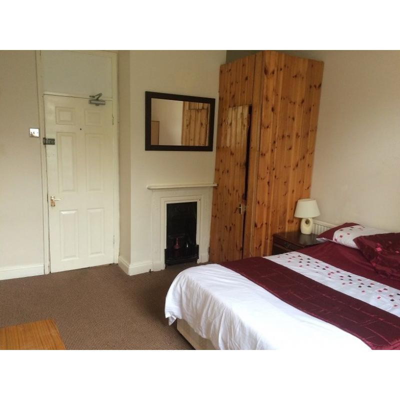Very large smart clean double NO AGENT FEES OR TAX in lovely clean recently renovated S’sea house
