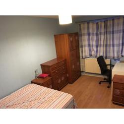DOUBLE room in front of Bermondsey station | Zone 2