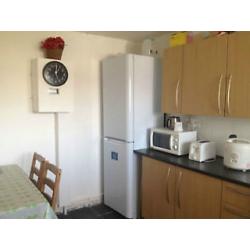 LOOKING SHORT/LONG ROOM SHARE AT E15 STRATFORD PLEASE CALL FOR VIEWING asap IMMEDIATE AVAILABLE