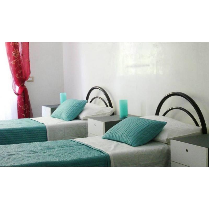LOOKING SHORT/LONG ROOM SHARE AT E15 STRATFORD PLEASE CALL FOR VIEWING asap IMMEDIATE AVAILABLE