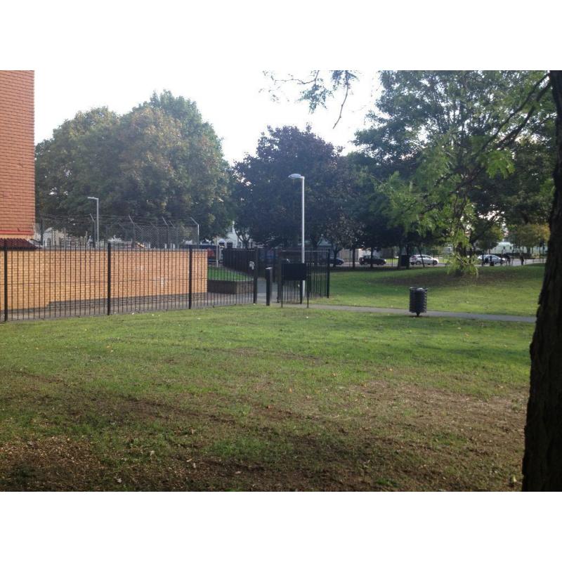 LOOKING SHORT/LONG ROOM SHARE AT E15 STRATFORD PLEASE CALL FOR VIEWING asap IMMEDIATE AVAILABLE