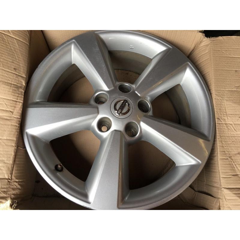 4 Quashqi alloy wheels all VERY good condition