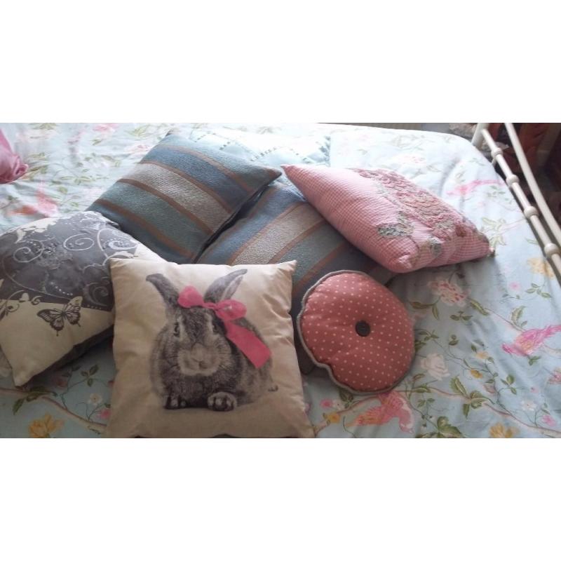 Lots of lovely cushions