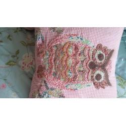 Lots of lovely cushions