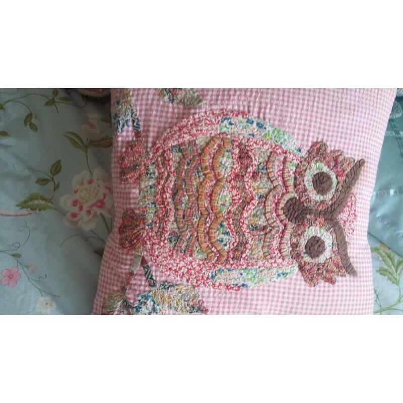 Lots of lovely cushions