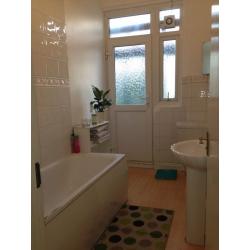 BRIGHT AND BIG DOUBLE ROOM TO RENT