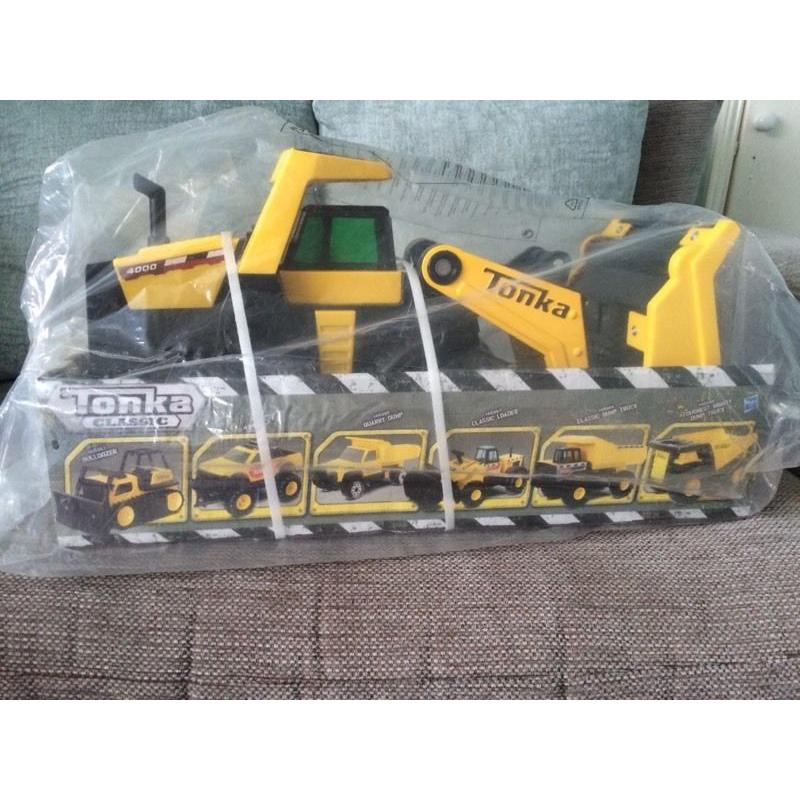 *Brand new* Tonka Classic Loader