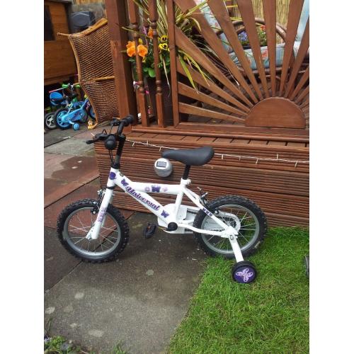 14in new butterfly bike with stabilisers