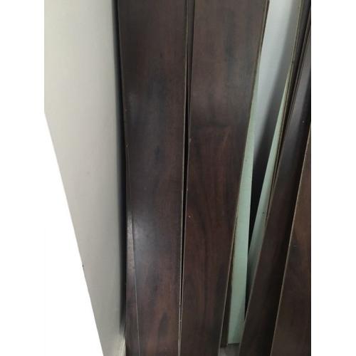 Laminate floor dark oak clic loc