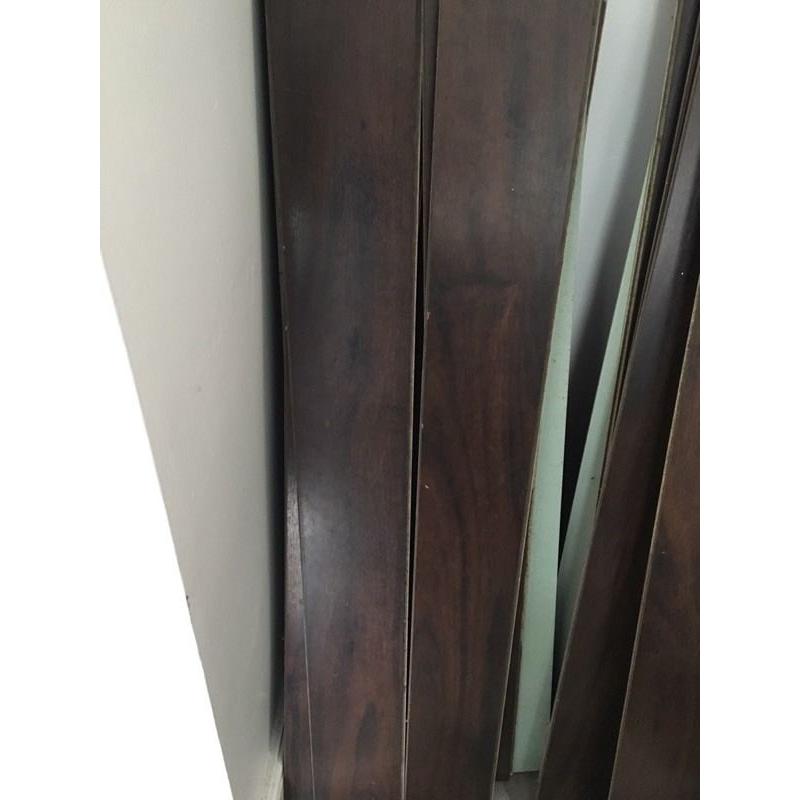 Laminate floor dark oak clic loc