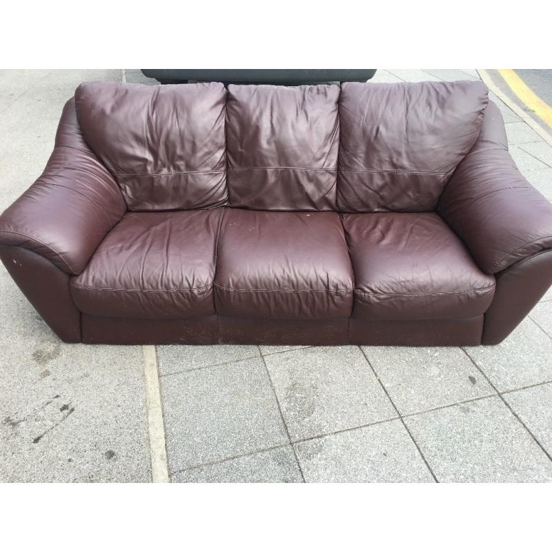 LEATHER 3 SEATER SOFA PRE-OWNED COMFY & SOFT GOOD CONDITION FREE DELIVERY MCR.......