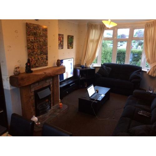 Lovely room, lovely house, lovely area.