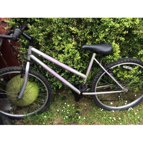 Girls/ ladies bike