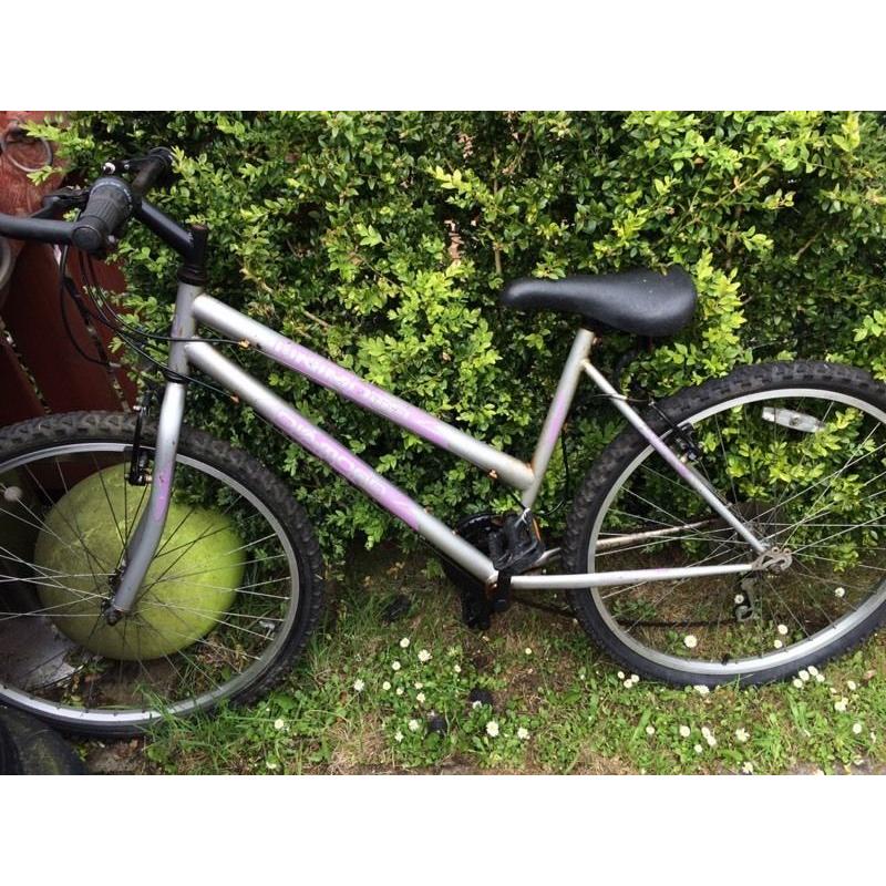 Girls/ ladies bike