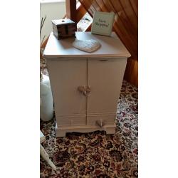 BEAUTIFUL SHABBY CHIC UNIT