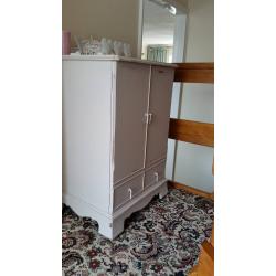 BEAUTIFUL SHABBY CHIC UNIT