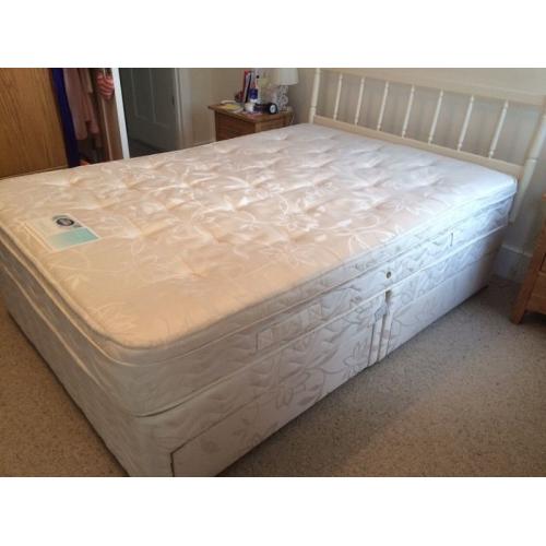 Double divan bed with 4 drawers