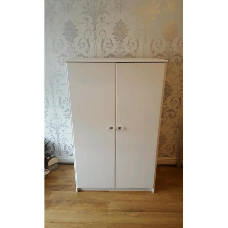 Girls wardrobe with butterfly design