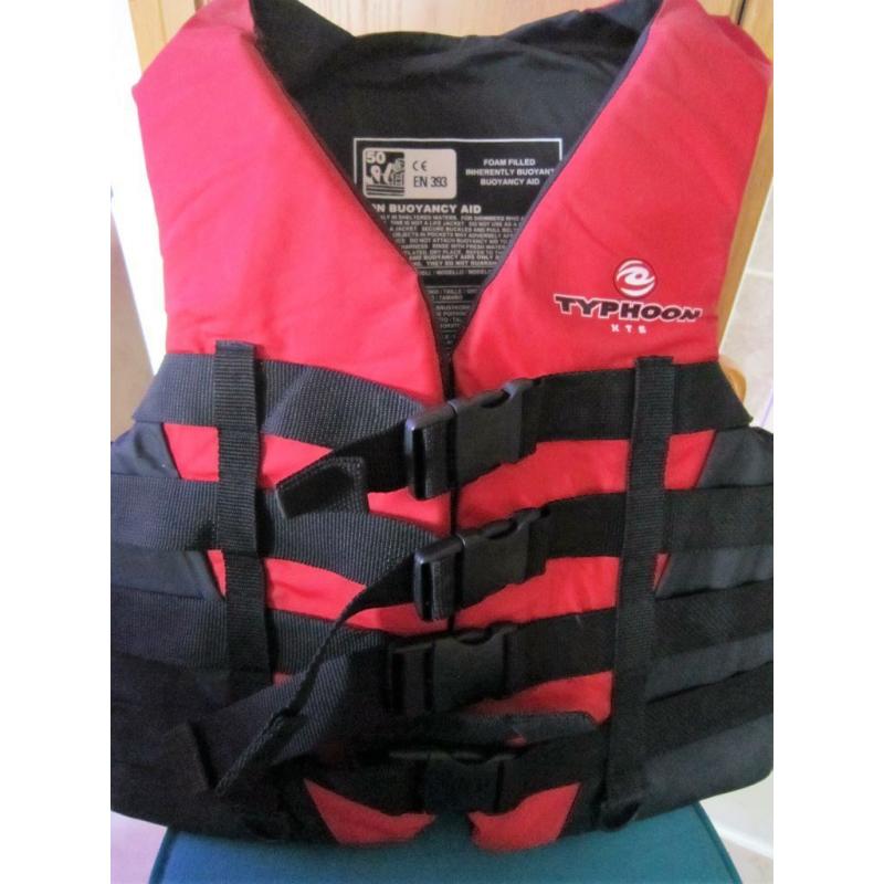 ADULT LIFEJACKET.