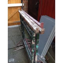 3 tresstles