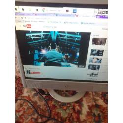 HP V 17 Colour Monitor