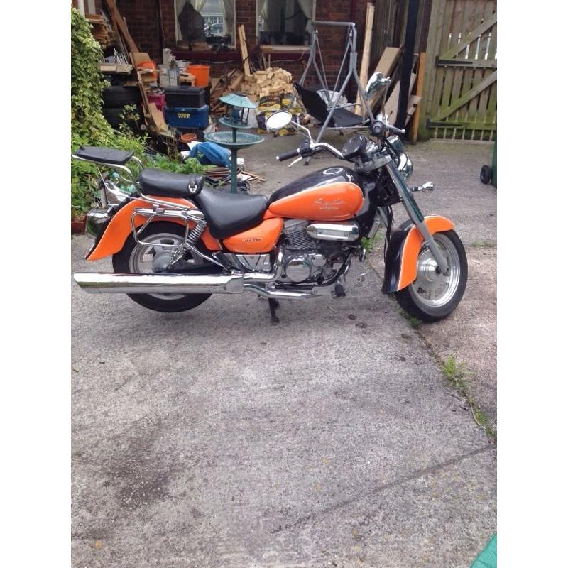 Hyosung Aquila 125 + EXTRAS