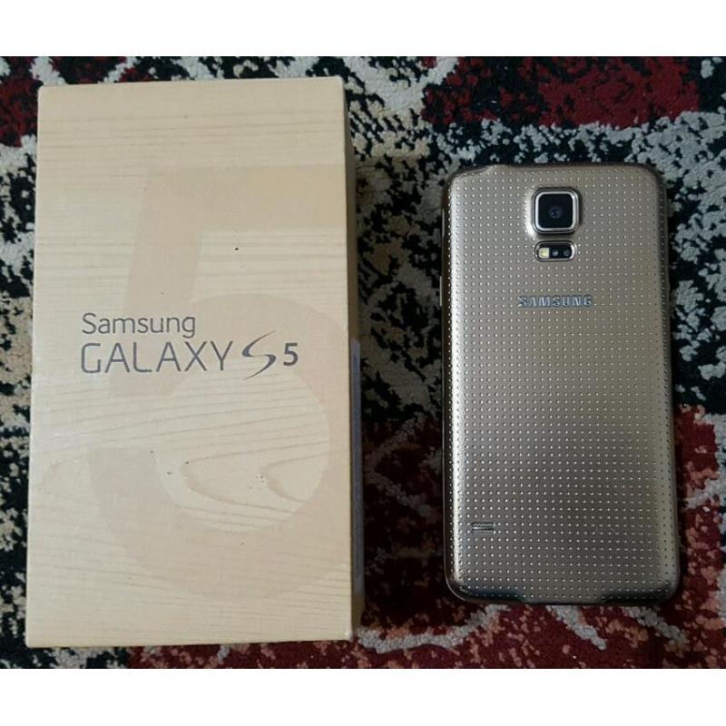 Samsung Galaxy S5 Gold, Unlocked, Good condition with Original box, charger and cases