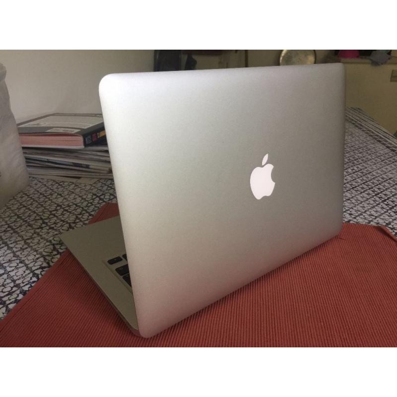Macbook Air 13'' 128 GB Intel core i5, 1,6GHz (December, 2015)