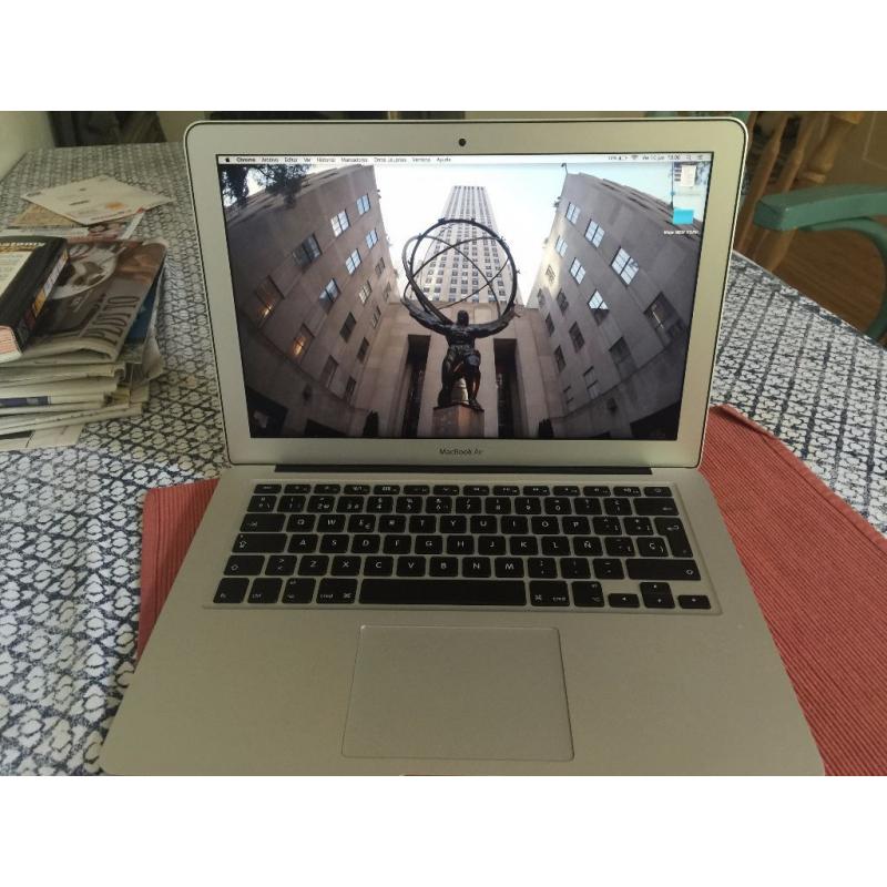 Macbook Air 13'' 128 GB Intel core i5, 1,6GHz (December, 2015)