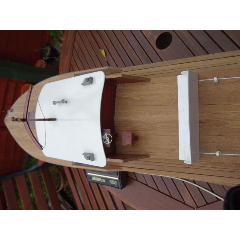 Remote control motor boat, DMI Admiral.