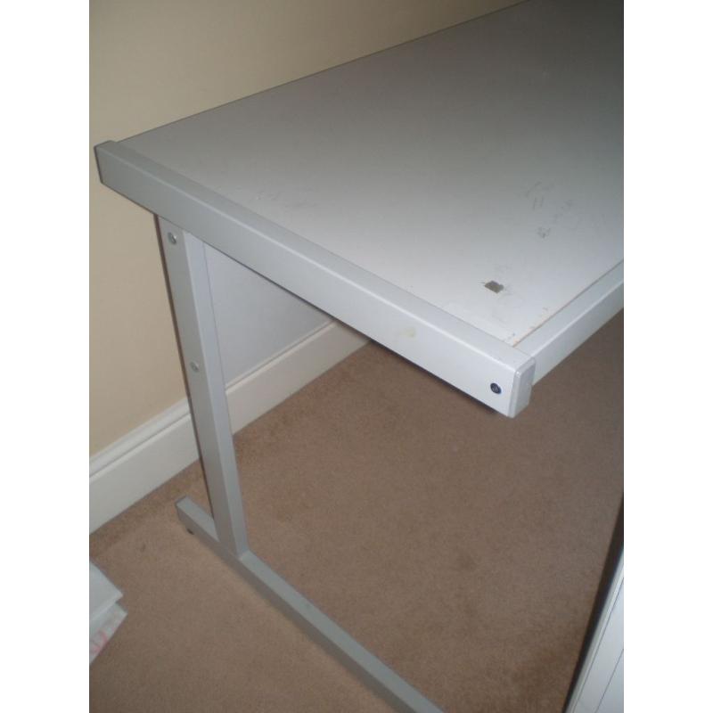 Pale grey table ideal computer office etc cheap cheap cheap