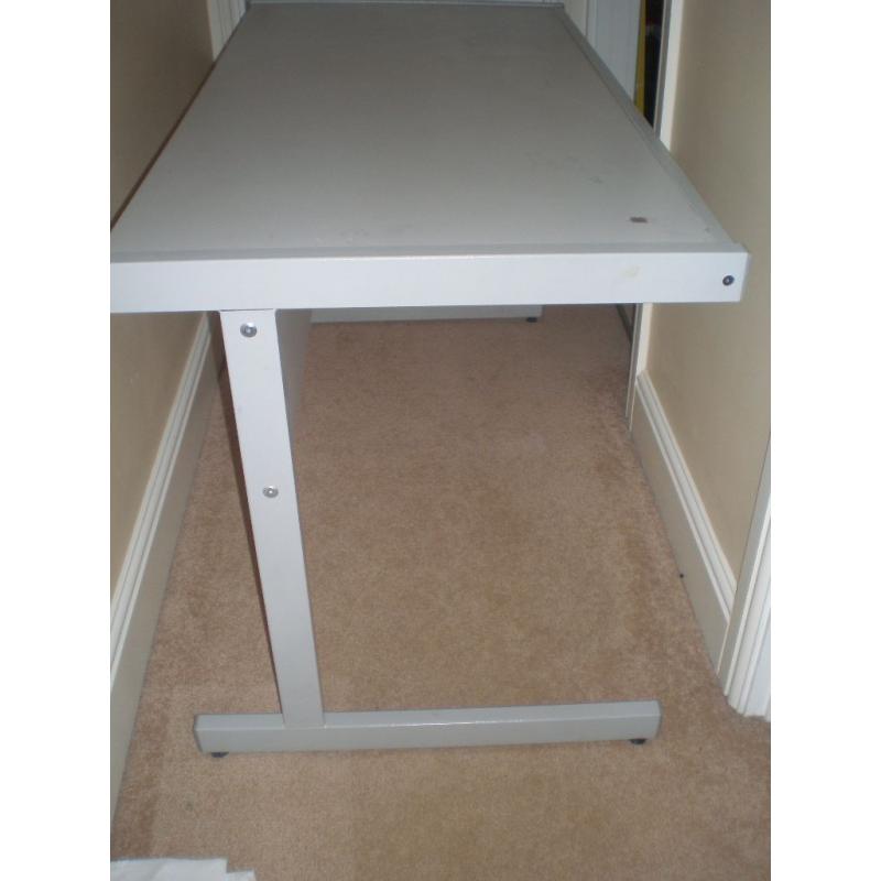 Pale grey table ideal computer office etc cheap cheap cheap
