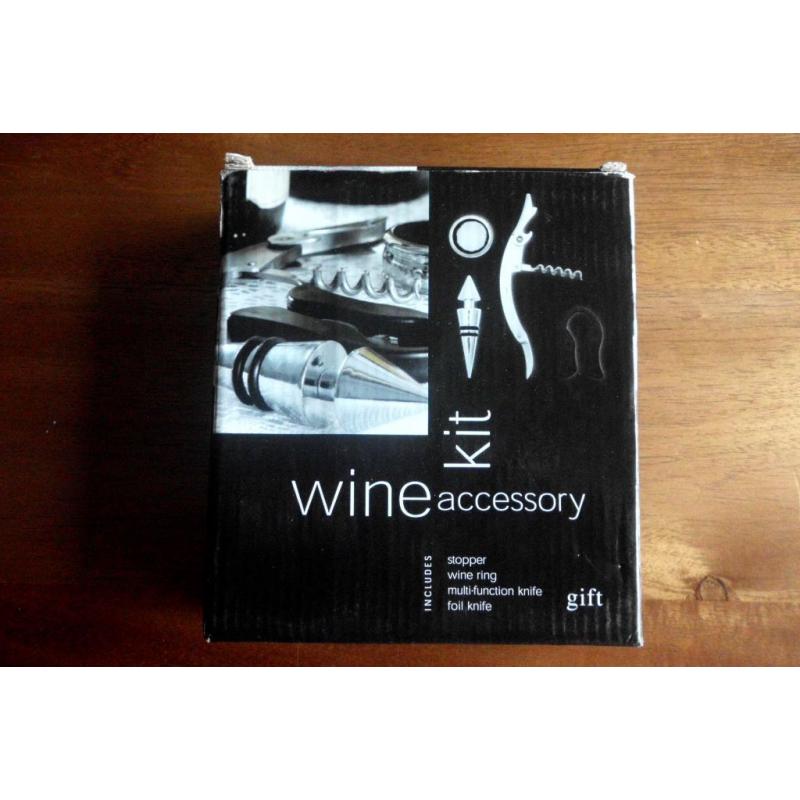 BRAND NEW, NEVER USED, 4 PIECE SOMMELIER WINE OPENING SET in BLACK PRESENTATION CASE