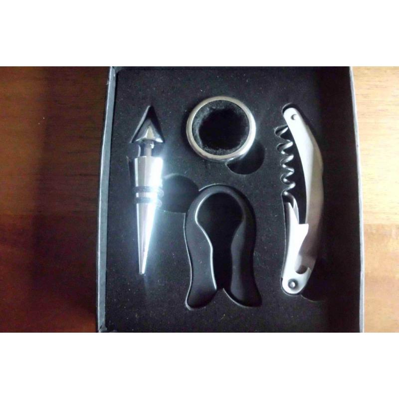 BRAND NEW, NEVER USED, 4 PIECE SOMMELIER WINE OPENING SET in BLACK PRESENTATION CASE