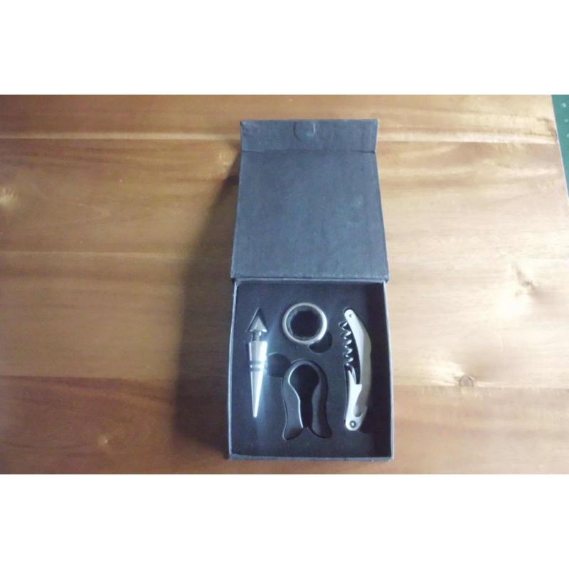 BRAND NEW, NEVER USED, 4 PIECE SOMMELIER WINE OPENING SET in BLACK PRESENTATION CASE