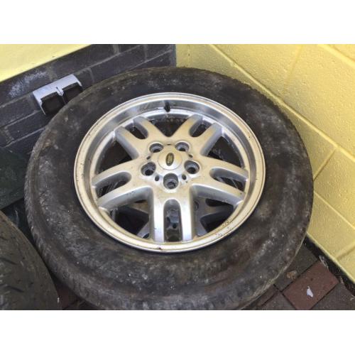 Land Rover/ Range Rover alloy wheels and tyres