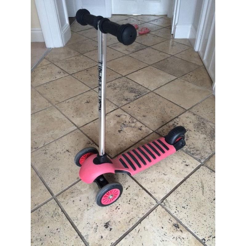 Unisex black and red 3 wheel children's scooter