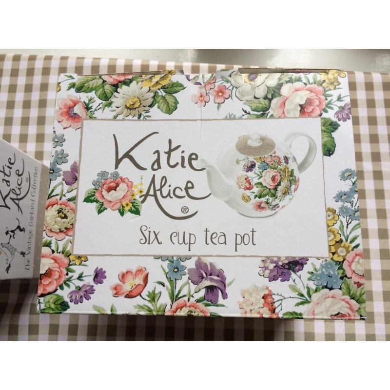 Katie Alice 'Vintage Garland Collection' teapots, plates set