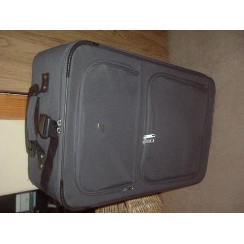 SET OF LUGGAGE - set of 3 suitcases with wheels and handles