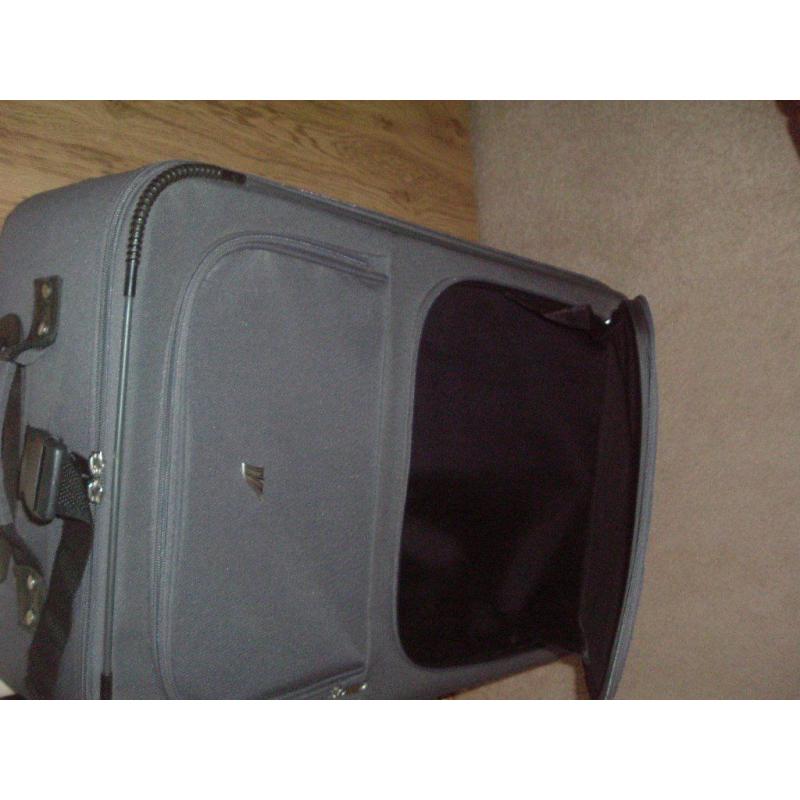 SET OF LUGGAGE - set of 3 suitcases with wheels and handles