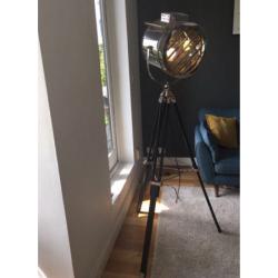 FREE DELIVER- LARGE CHROME PHOTOGRAPHIC HOLLYWOOD FLOORLAMP/ SEARCHLIGHT