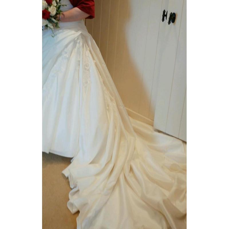 Wedding dress size 20 to 22