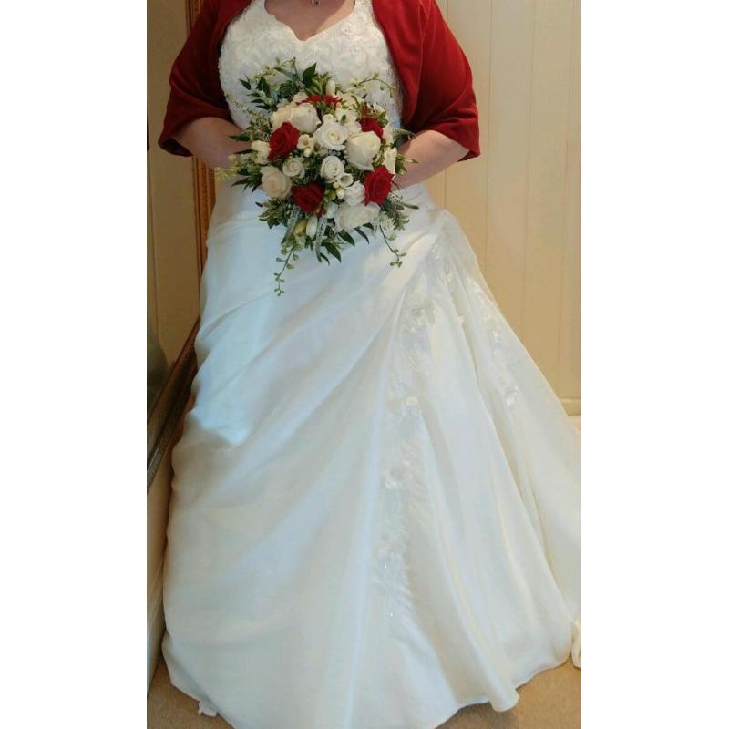 Wedding dress size 20 to 22