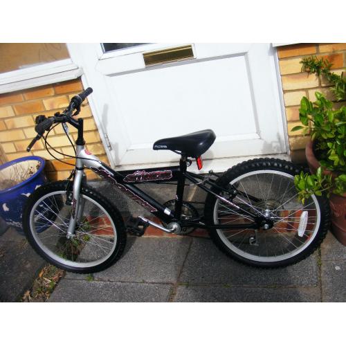 BOYS 20" WHEEL BIKE IN GREAT WORKING ORDER AGE 7+