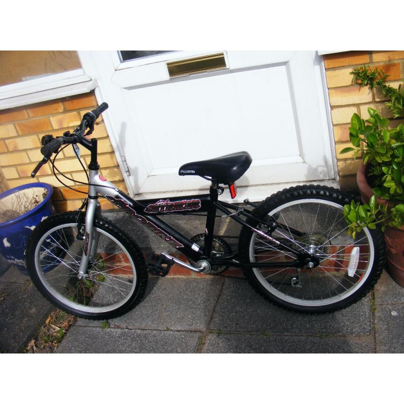 BOYS 20" WHEEL BIKE IN GREAT WORKING ORDER AGE 7+