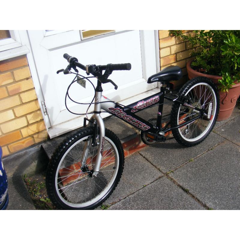 BOYS 20" WHEEL BIKE IN GREAT WORKING ORDER AGE 7+