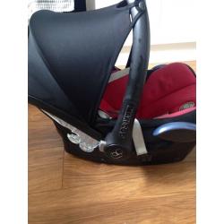 Maxi cosi infant carrier