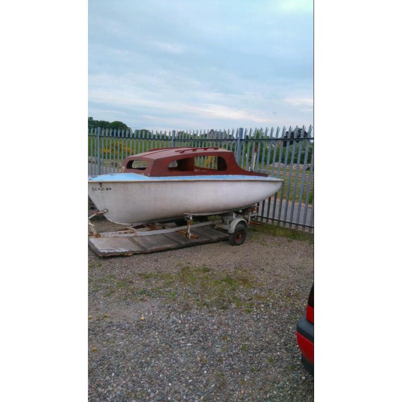 Fishing/day boat with inboard engine