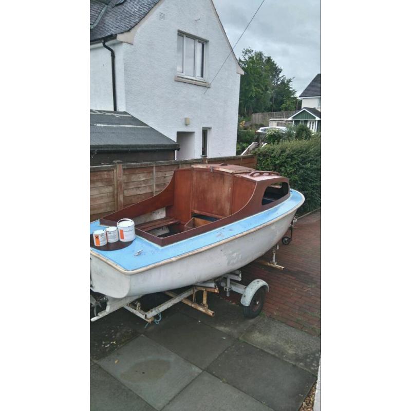 Fishing/day boat with inboard engine