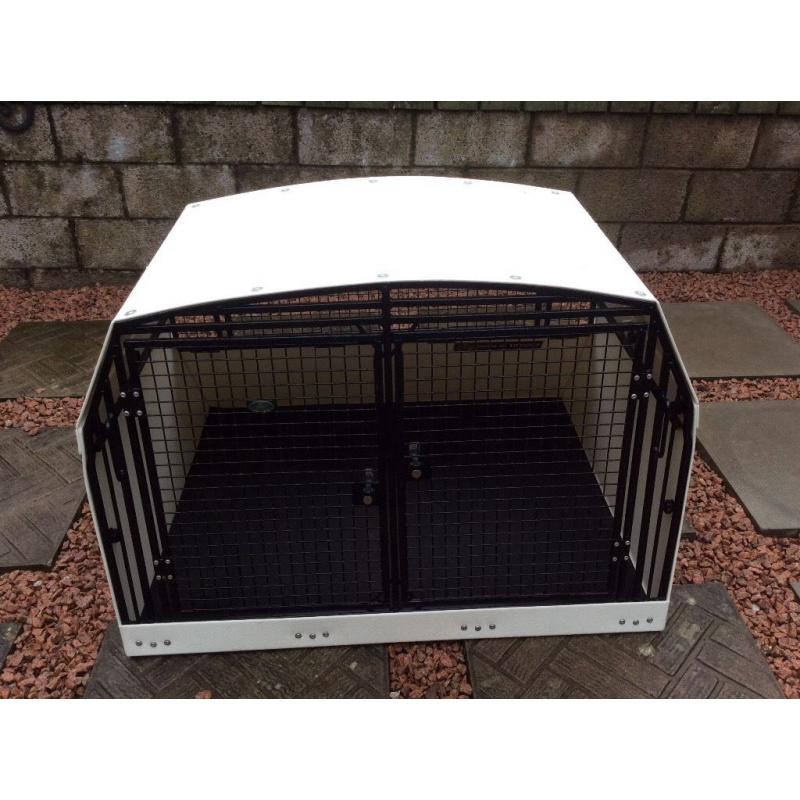 Lintran double dog crate with rear escape hatch in excellent condition comes with rubber liner